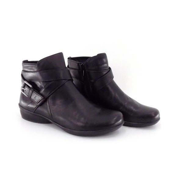 naturalizer cassandra booties black